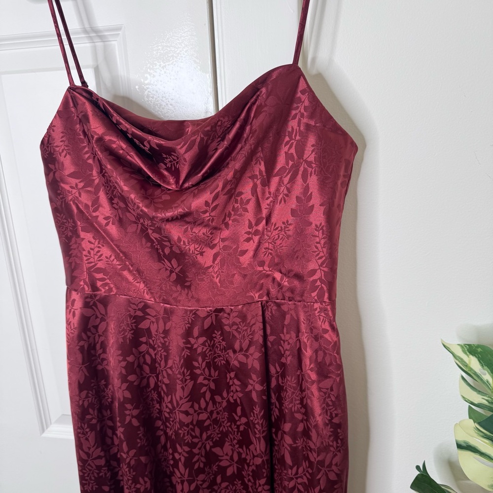 David’s Bridal Jacquard Cowl Neck Maroon Dress size 12 - Picture 5 of 11